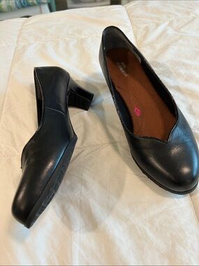 Ross Hommerson Leather Black Mid-Heel Women's Pumps